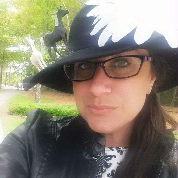 Meet your Posher, Emily - Picture 1 of 1